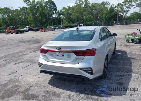 2021 Kia Forte Lxs z USA, uszkodzony, nr VIN 3KPF24AD4ME308895